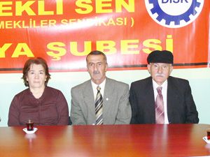 Emeklilerden kamu emekçilerine destek