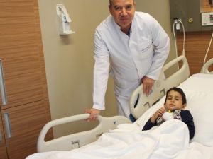 Bağırsakları 90 Derece Dönen Çocuk Ameliyatla Sağlığına Kavuştu
