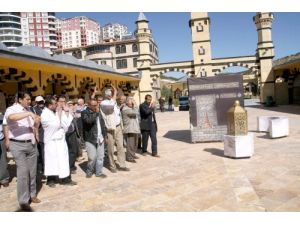 Hacı Adayları Kabe Maketi Etrafında Prova Yaptı