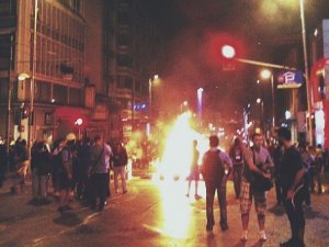 Eylemciler Kadıköy'ü yakıp yıktı