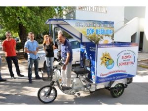 Fethiye'de Çevre Atıkları Güneş Enerjisiyle Çalışan Bisikletlerle Toplanıyor