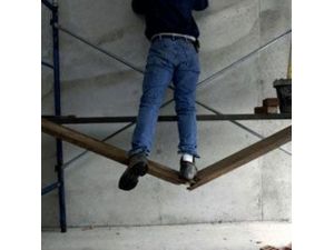 İskeleden Düşen İşçi Yaralandı