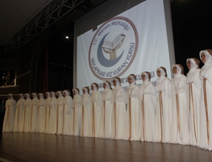 Hafizeler taçlandırıldı