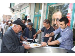 Deniz Yıldızları, Muhsin Yazıcıoğlu Anısına 10 Bin Kişiye Yemek Verdi