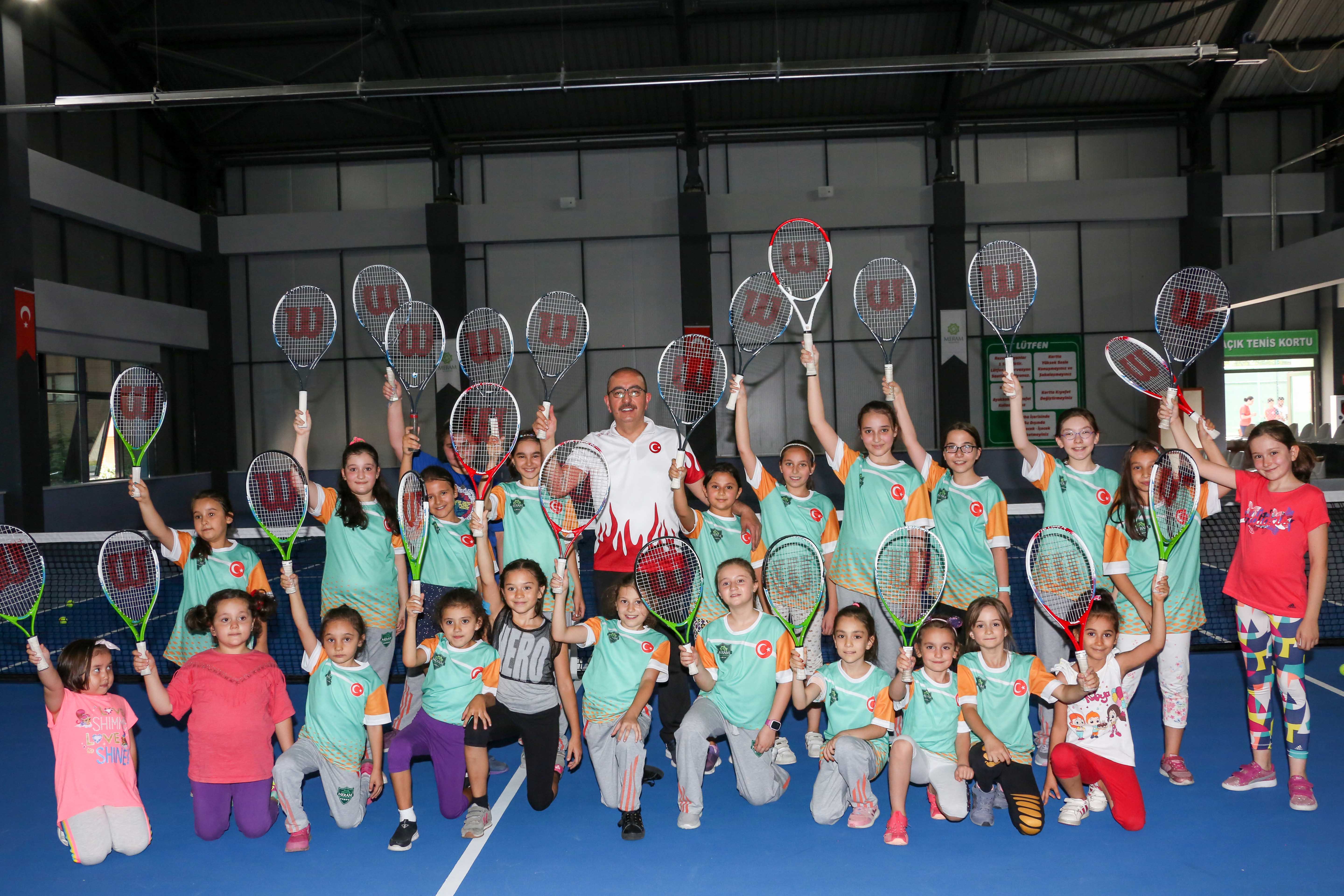Başkan Kavuş spor  okullarına misafir oldu