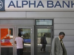 Yunanistan'da bin banka şubesi kapanacak
