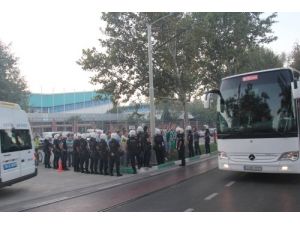 Beşiktaş, Atatürk Stadı'na Geldi, Polis Çevrede Kuş Uçurtmadı