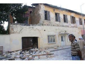 Mersin’de Tarihi Bina Çöktü: 1 Yaralı