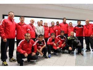 Dünya Büyükler Güreş Şampiyonası Macaristan’da Başlıyor