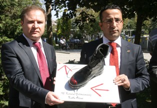 CHP'ye kanlı postal gönderdiler
