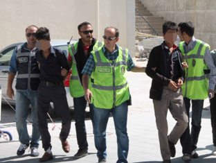 Hırsız kardeşler yine yakalandı