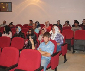 Sağlıkçılara beden dili anlatıldı