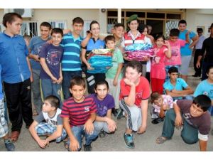 Jandarma Ve Polis Bin 600 Paket Kırtasiye Yardımında Bulundu