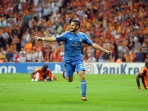 Galatasaraylı Taraftar Tribünde Beyin Kanamasından Öldü