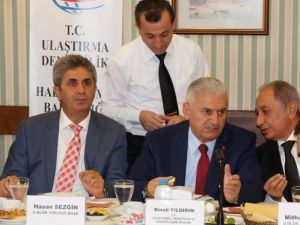 Bakan Yıldırım, Esnafla Kahvaltı Yaptı