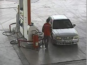 Hırsızlar polisten kaçamadılar