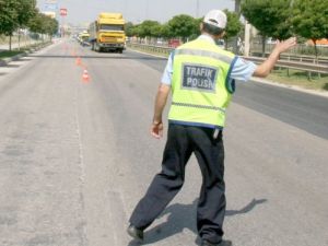 Yönetmelik Çıktı, Özel Aracında Sigara İçene 88 Tl Kabahat Cezası Kesilecek