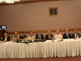 Başörtüsüne kalıcı çözüm bulun