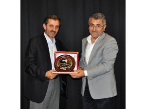 "Aile İçinde Sağlıklı İletişim İçin Empati Ve İstişare Yapılmalı"