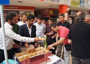 Kur'an meali dağıttılar