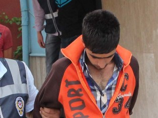 Uyuşturucuya maaşları yetmeyince, sigara içenleri gasp ettiler