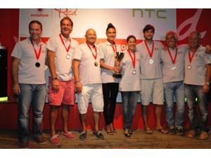 Yelken Yarışlarına Katılan Ünlüler Ödüllerine Kavuştu