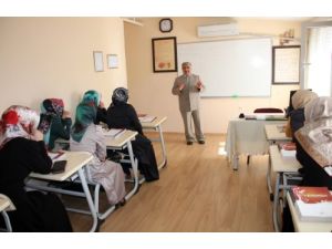 'Din Görevlisi Hayatın Her Aşamasında Yer Alır'