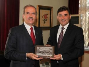 Kosova Devlet Bakanı Yağcılar: Tarihi Eserlerimizi Türkiye Ayağa Kaldırıyor