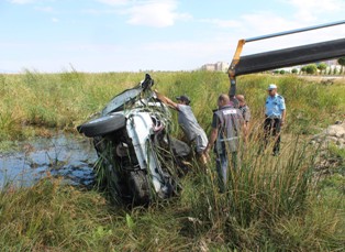 Otomobil Beyşehir Gölü'ne uçtu: 1 yaralı
