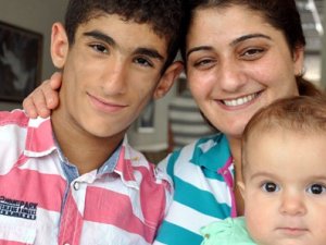 Genetiği ayıklanmış kardeşine kavuştu
