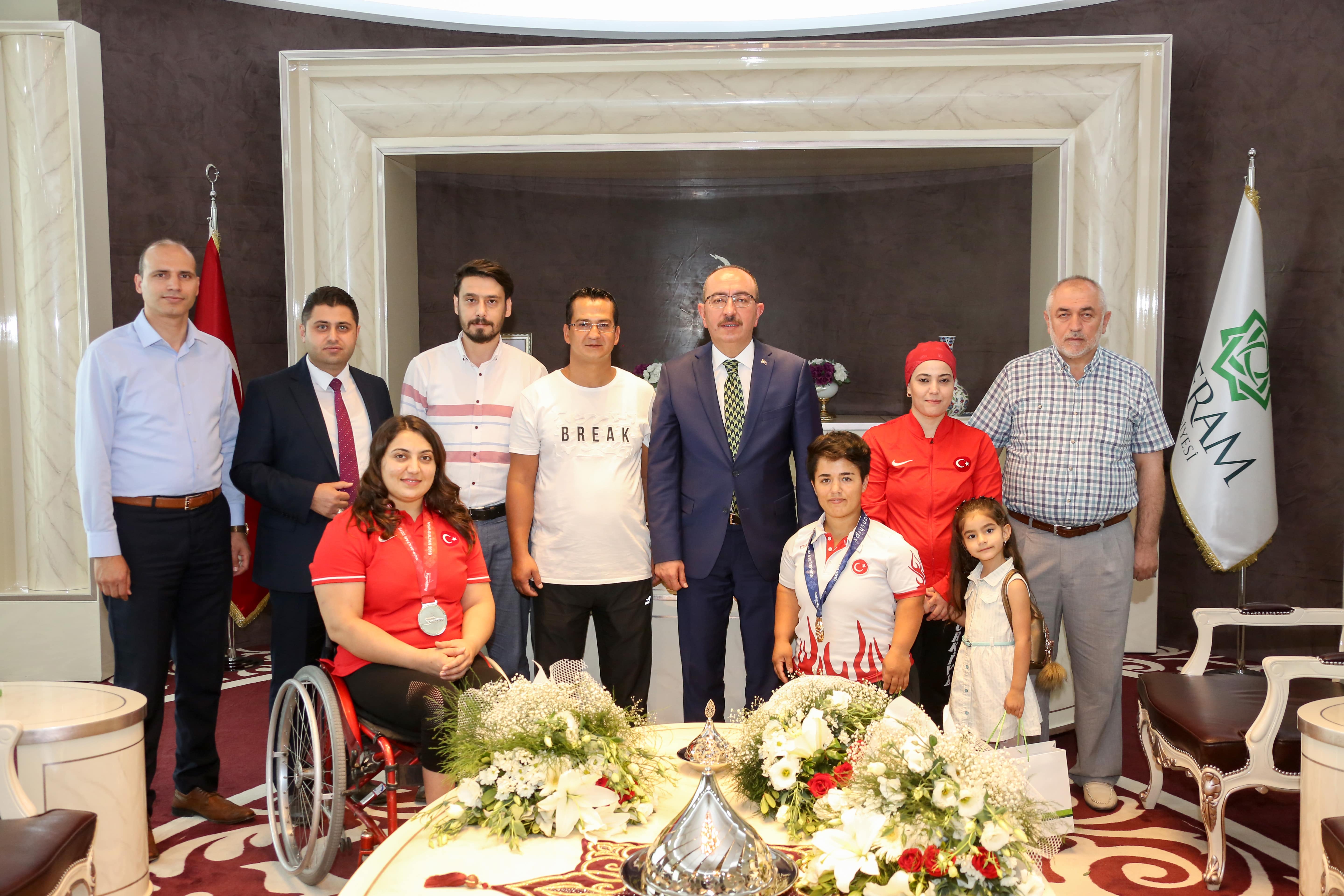 Başkan Kavuş’a şampiyon sporculardan ziyaret