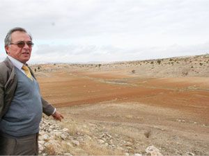 Emen'de ekili araziler su baskınından kurtuluyor