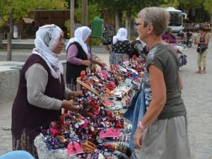 Soğanlı Köyünün Kadınları Turistlerle Yabancı Dillerini Geliştiriyor