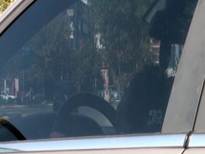 Kucağında Bebekle Otomobil Kullandı