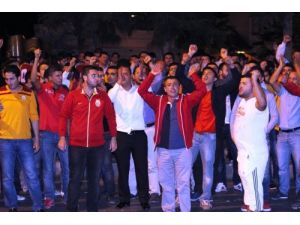 Galatasaray Taraftarından Fatih Terim Protestosu
