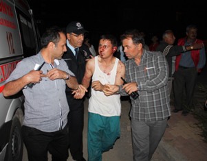 Kaza sonrası bıçaklı sopalı kavga