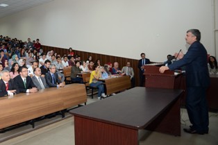 İlk ders Başkan Akyürek'ten