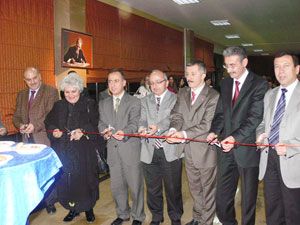 Öğretmenler resim sergisi açtı