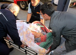 İtfaiye ile eve girildi, baygın halde bulundu