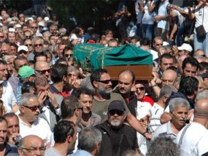 Tuncel Kurtiz'in cenazesi iki kere gömüldü