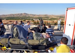 Düşen Uçağın Pilotları Malatya'da Tedavi Altına Alındı