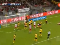 Kendi kalesine kafa golü atan kaleci