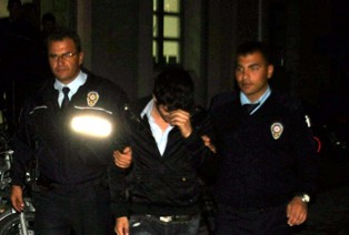 Uyuşturucu almak için motosiklet çalmışlar