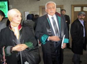 Hakimden başörtülü avukatı atma savunması: Bakın pakete!