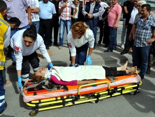 Kamyonet ile üç tekerlekli motosiklet çarpıştı: 2 yaralı