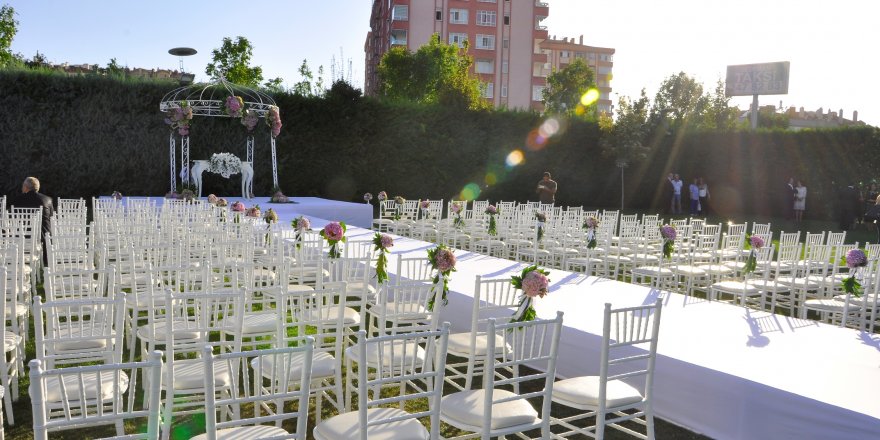 Dedeman Konya’da  düğün güzelliği yaşanıyor