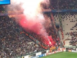 G.saray taraftarı Juve'de meşale şov yaptı