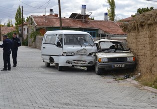 Kamyonet otomobille çarpıştı: 5 yaralı