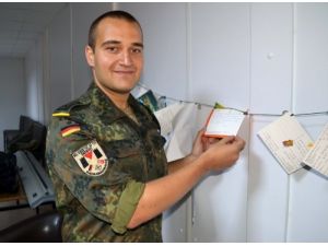 Nato'da Görevli Alman Askerleri, Almanya’nın Birleşmesini Kutladı