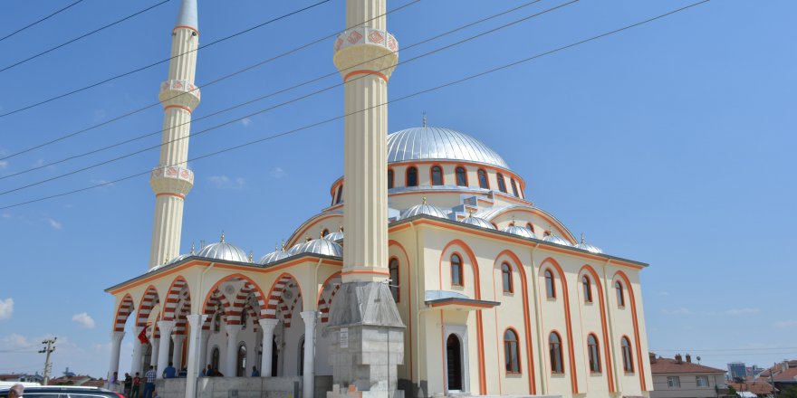 Alemdar Camii ibadete açıldı